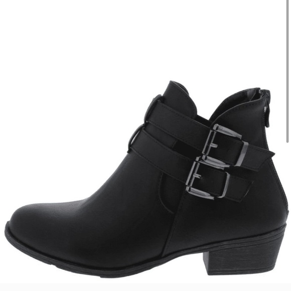 Black Dual Buckle Boots - Picture 2 of 3